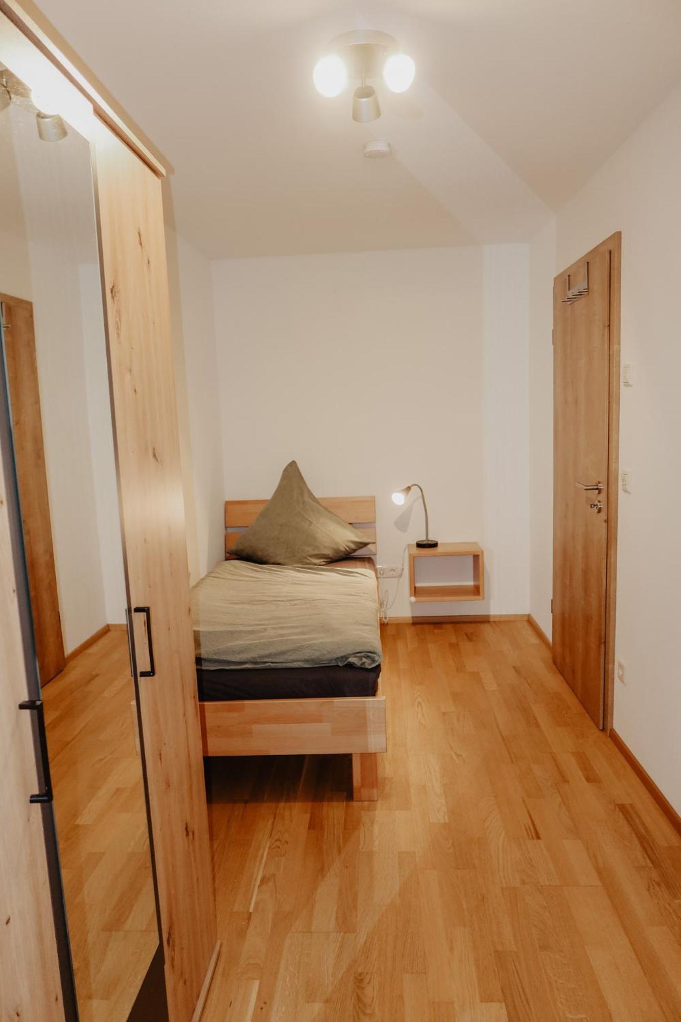Ferienwohnung/Arbeiterwohnung Kampenwand Рордорф Екстериор снимка