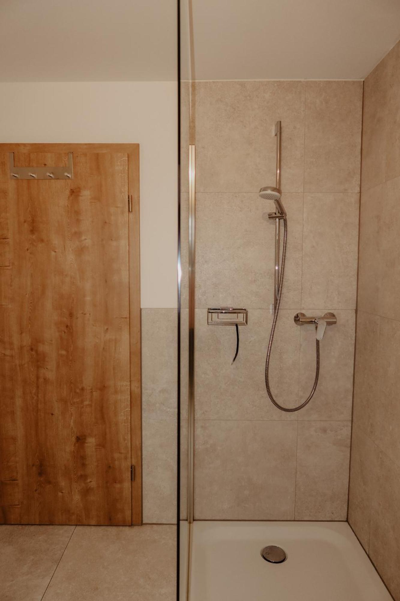 Ferienwohnung/Arbeiterwohnung Kampenwand Рордорф Екстериор снимка
